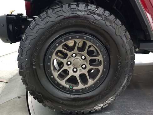 Used 2021 Jeep Wrangler Unlimited Rubicon w/ Xtreme Recon 35" Tire Package AWD/4WD image 13