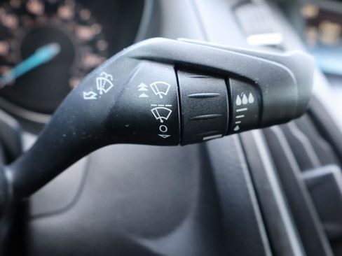 Used 2018 Ford Focus SE image 32