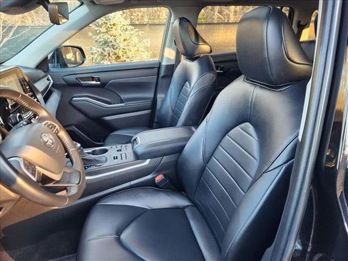 Used 2023 Toyota Highlander XLE image 31