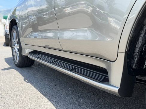 Used 2017 Lexus LX 570 4WD w/ Luxury Package image 15