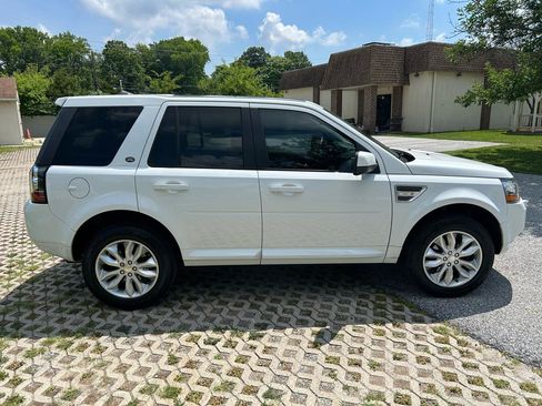 Used 2014 Land Rover LR2 HSE AWD/4WD image 4
