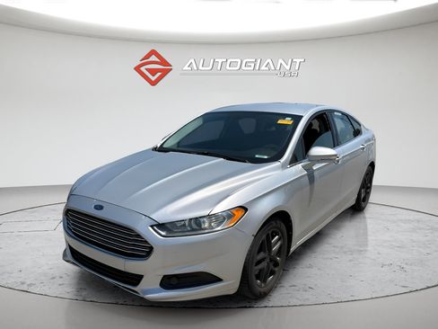 Used 2013 Ford Fusion SE FWD image 1