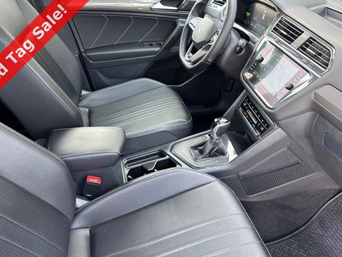 Certified 2022 Volkswagen Tiguan SE R-Line image 17