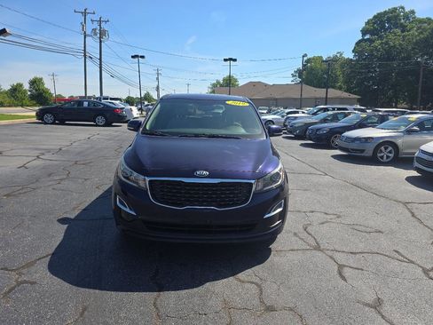 Used 2019 Kia Sedona LX FWD image 2