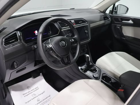 Used 2020 Volkswagen Tiguan SEL AWD/4WD image 14