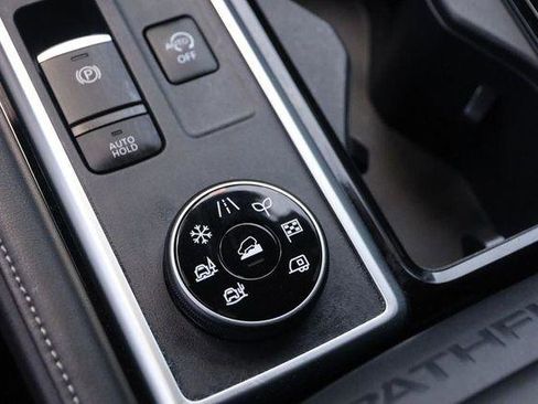 Used 2025 Nissan Pathfinder SL AWD/4WD image 20