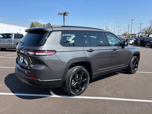 Used 2023 Jeep Grand Cherokee L Laredo image 29