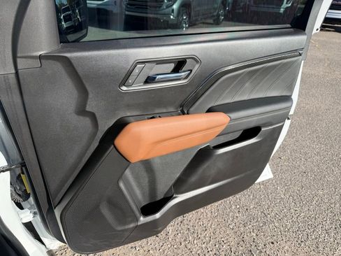 Used 2025 GMC Canyon AT4 w/ Technology Plus Package AWD/4WD image 16
