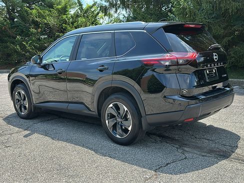 Certified 2024 Nissan Rogue SV w/ SV Premium Package AWD/4WD image 7
