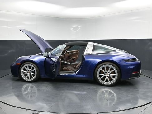 Certified 2025 Porsche 911 Targa 4 GTS AWD/4WD image 33