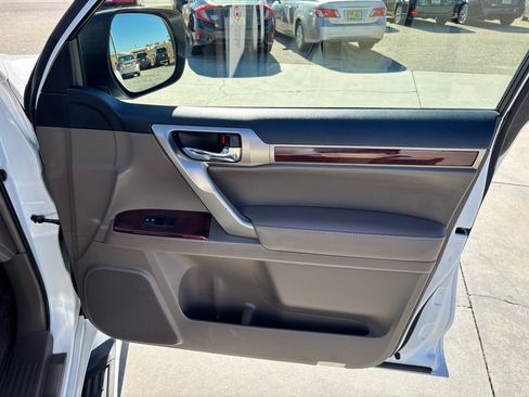Used 2010 Lexus GX 460 image 30