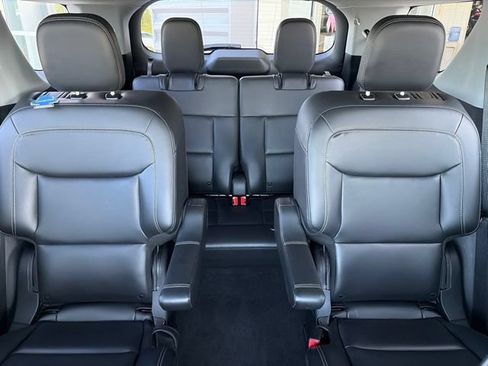 Used 2022 Ford Explorer XLT w/ Equipment Group 202A RWD image 22