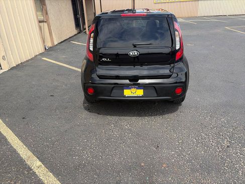 Used 2018 Kia Soul FWD image 3