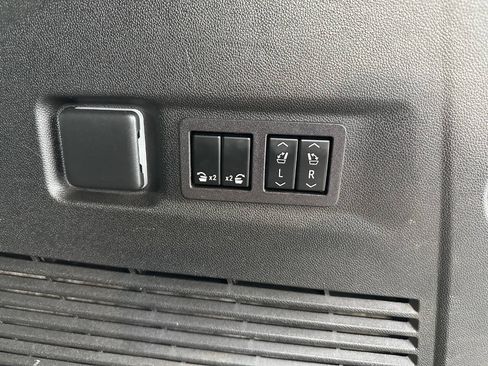 Used 2023 Chevrolet Suburban Z71 w/ Z71 Off-Road Package AWD/4WD image 6