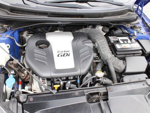 Used 2013 Hyundai Veloster Turbo FWD image 23