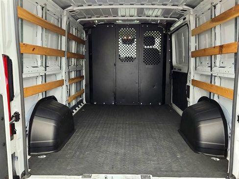 Used 2025 RAM ProMaster 2500 w/ U-Haul Equipment Group FWD image 18