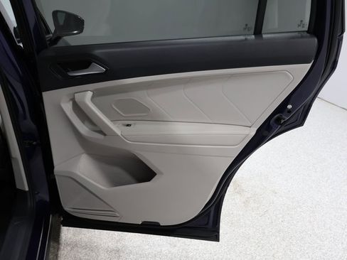 Used 2022 Volkswagen Tiguan SE image 21