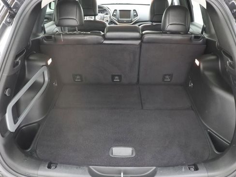 Used 2017 Jeep Cherokee Latitude w/ True North Edition image 29