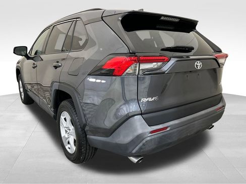 Used 2021 Toyota RAV4 XLE FWD image 3