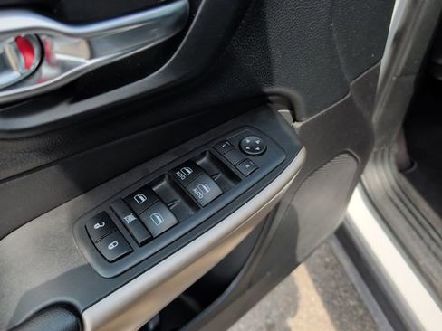 Used 2018 Jeep Cherokee Limited AWD/4WD image 16