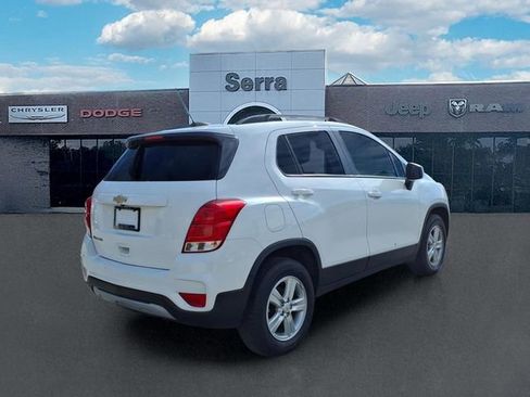 Used 2021 Chevrolet Trax LT w/ LT Convenience Package image 6