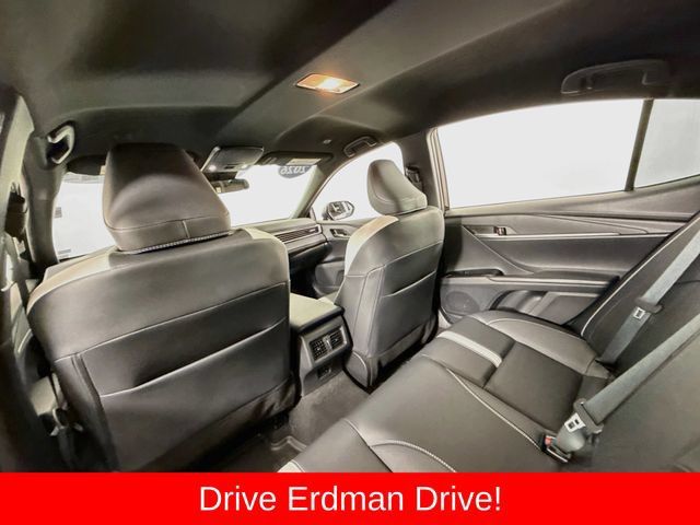 Used 2026 Toyota Camry SE FWD image 10