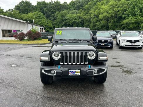 Used 2022 Jeep Wrangler Unlimited Sahara w/ Cold Weather Group AWD/4WD image 10