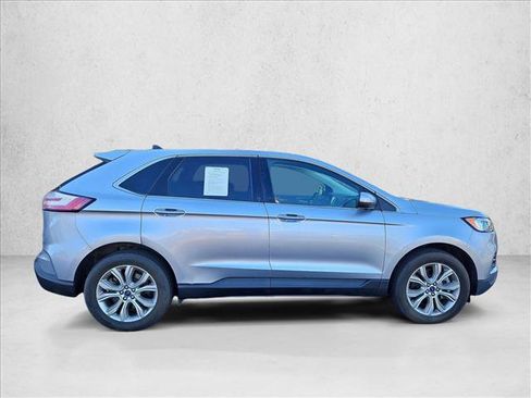 Used 2022 Ford Edge Titanium image 4