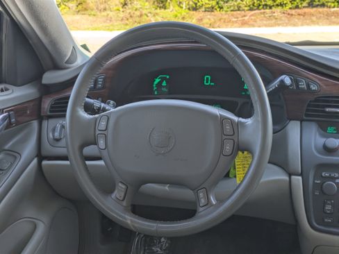 Used 2000 Cadillac De Ville w/ Comfort/Convenience Pkg image 15