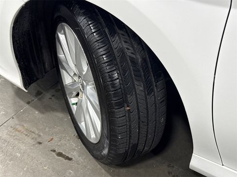 Used 2020 Toyota Camry LE image 23