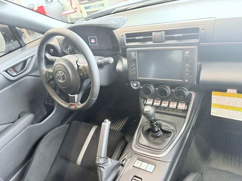 Used 2026 Toyota GR86 Premium w/ ALL Weather Mat Package (TMS) RWD image 17