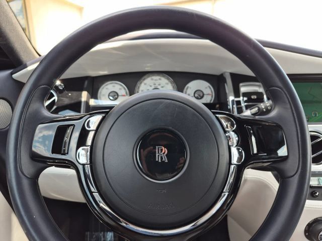 Used 2017 Rolls-Royce Wraith RWD image 23