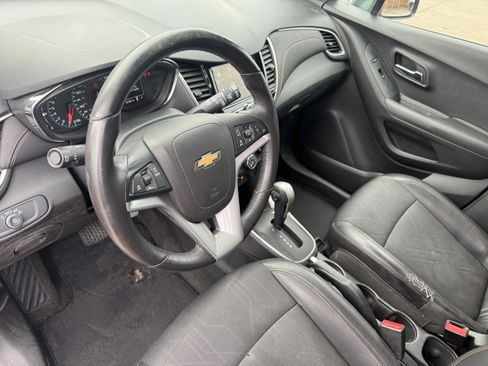 Used 2018 Chevrolet Trax LT w/ LT Convenience Package image 12