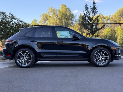 Used 2025 Porsche Macan AWD/4WD image 8