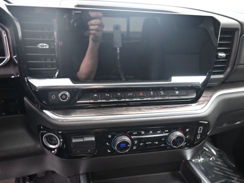 Used 2025 Chevrolet Silverado 1500 LTZ w/ LTZ Premium Package image 16