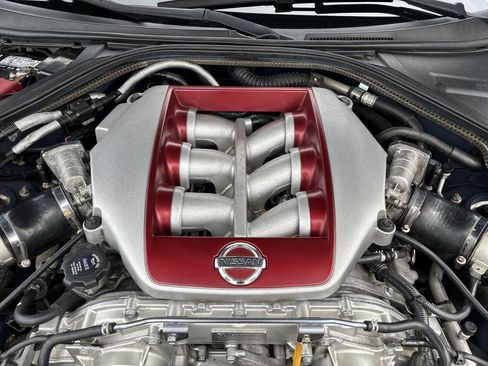 Used 2015 Nissan GT-R Premium AWD/4WD image 18