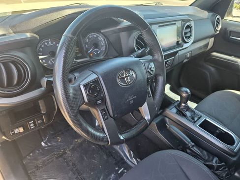 Used 2019 Toyota Tacoma TRD Off-Road AWD/4WD image 10