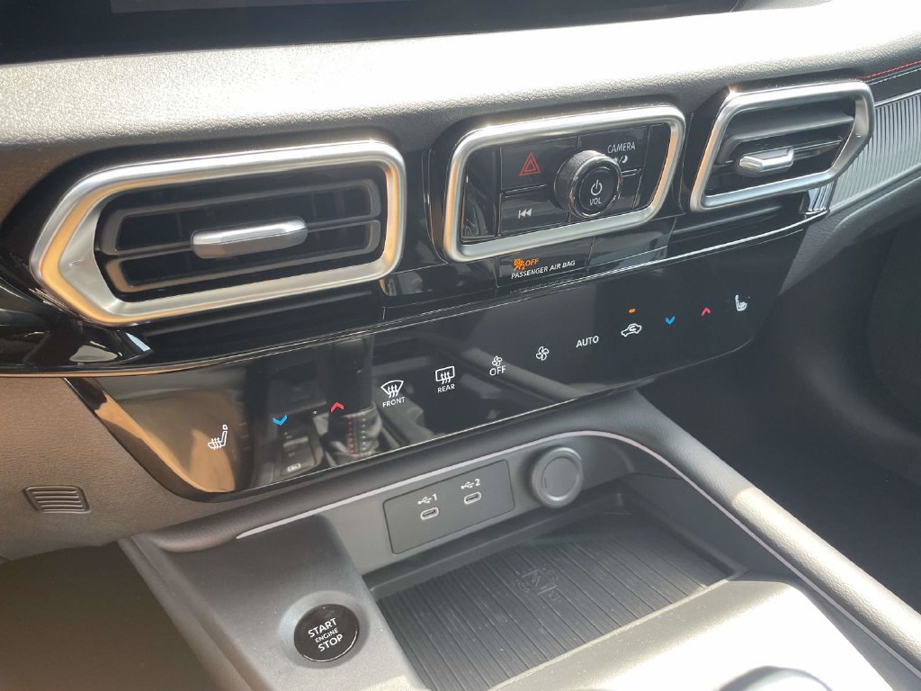 New 2026 Nissan Sentra SR w/ SR Premium Package FWD image 17