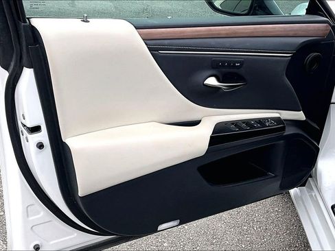 Used 2024 Lexus ES 300h 300h image 24