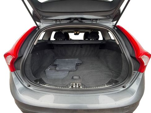 Used 2016 Volvo V60 T5 Cross Country Platinum image 19