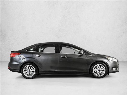 Used 2015 Ford Focus Titanium w/ Titanium Cold Weather Package FWD image 4