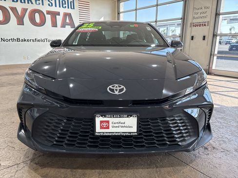 Used 2025 Toyota Camry SE w/ Convenience Package FWD image 5