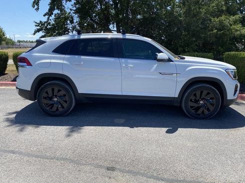 Used 2025 Volkswagen Atlas Cross Sport SE AWD/4WD image 11