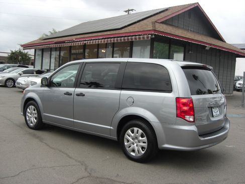 Used 2019 Dodge Grand Caravan SE image 8