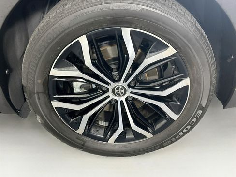 Used 2024 Toyota Crown AWD/4WD image 11