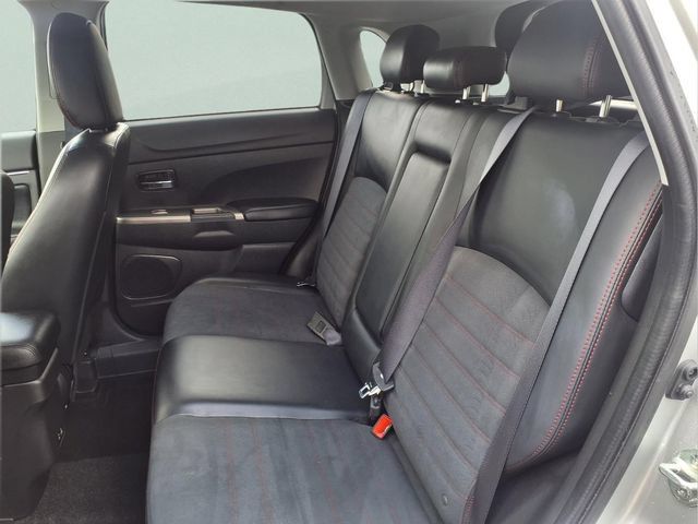 Used 2025 Mitsubishi Outlander Sport SE AWD/4WD image 13
