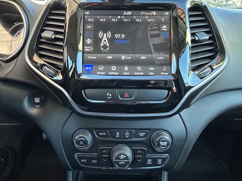 Used 2019 Jeep Cherokee Limited AWD/4WD image 28