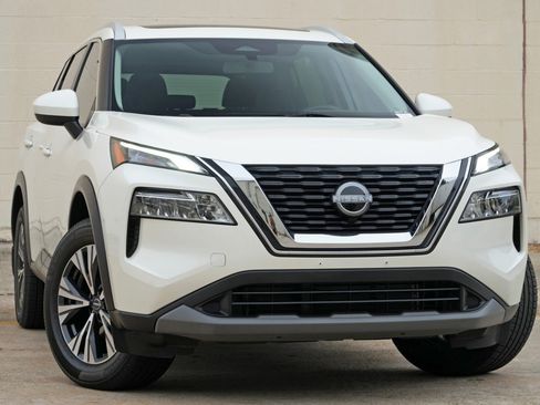 Used 2023 Nissan Rogue SV w/ SV Premium B Package FWD image 2