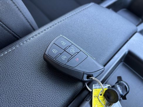 Used 2025 GMC Sierra 1500 Elevation image 27