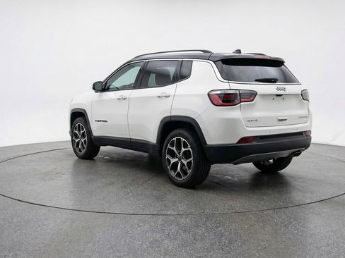 Used 2025 Jeep Compass Limited image 5